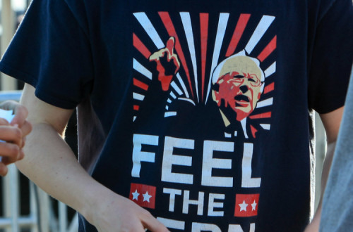 T-shirt da campanha eleitoral de Bernie Sanders de 2020. Foto de Shelly Prevost/Flickr.