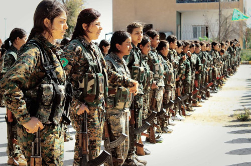 Combatentes curdas do YPG. Síria. Abril de 2016.