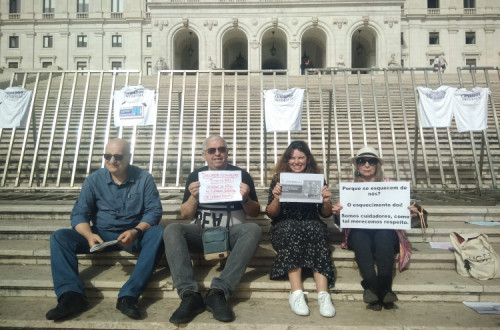 Foto da Associação Nacional de Cuidadores Informais de uma iniciativa realizada o ano passado neste mesmo dia.