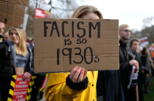 Cartaz anti.fascista em 2017. Foto de Alisdare Hickson/Flickr.