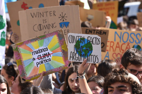 Manifestação greve climática estudantil.