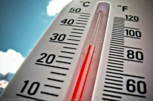 Termómetro mede temperatura do ar.