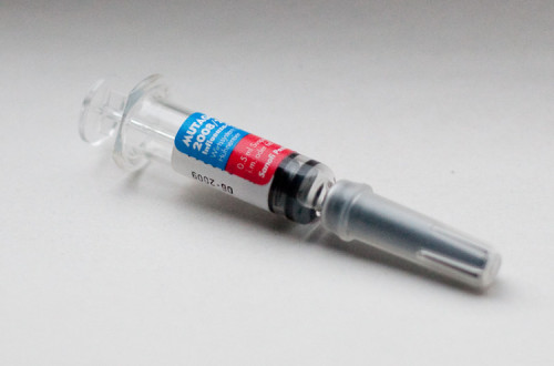 Injeção para a H1N1. Foto de Ingmar Zahorsky.