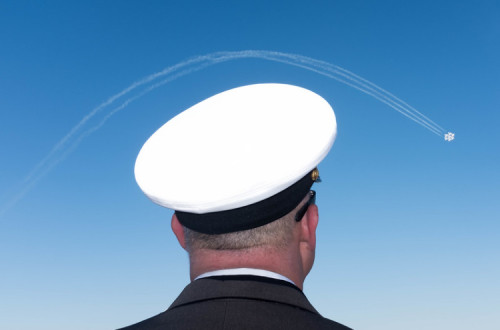 Oficial da Marinha dos EUA. Foto de Ken Walton/Flickr.