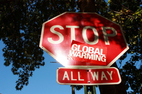 Sinal contra o aquecimento global. Foto de Katie Campbell/Flickr.