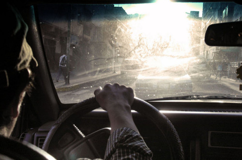 Motorista de um carro