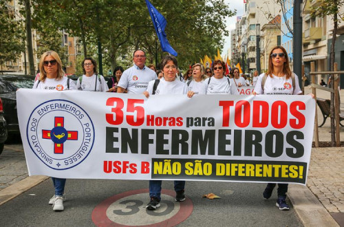 Enfermeiros em luta pela aplicação das 35 horas às USF B.