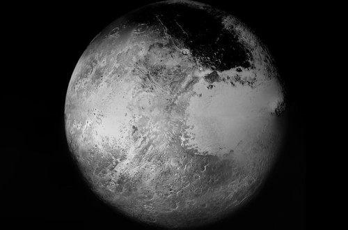 Plutão. Imagem construída a partir dos dados recolhidos pela New Horizon. Foto de sparxastronomy/Flickr.