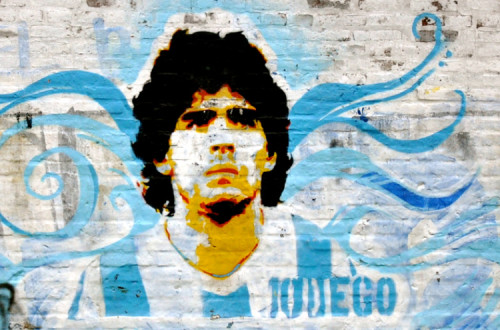 Grafitti em homenagem a Maradona nas paredes de La Boca, Buenos Aires. Foto de Wagner Fontoura/Flickr.