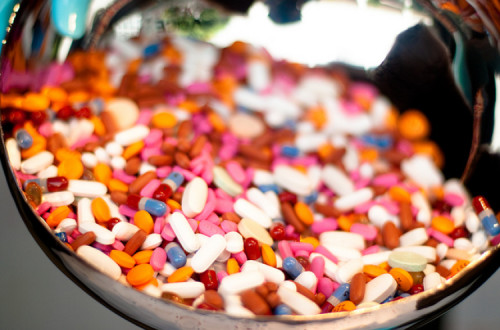 A indústria farmacêutica converteu a doença num negócio. Foto de  Pranjal Mahna