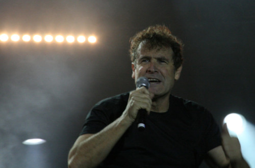 Johnny Clegg numa atuação em 2010.