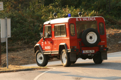 Carro dos Bombeiros de Valença combate incêndio em 2010. Foto de Contando Estrelas/Flickr.