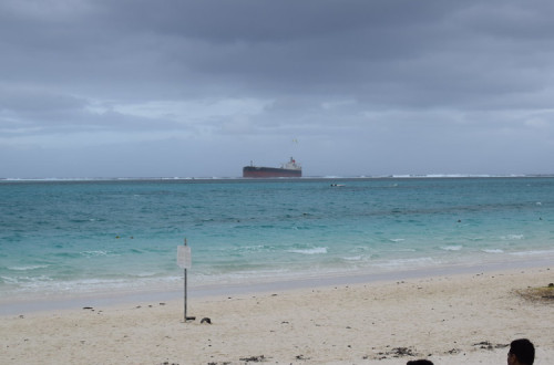 Navio MV Wakashio encalhado perto da Maurícia. Foto de Historic Mauritius/Flickr.
