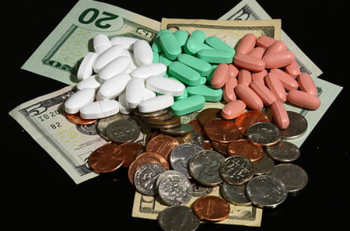 Vinte e cinco empresas farmacêuticas controlam cerca de 50% do mercado mundial. Imagem de Ragesoss (Own work) [CC BY-SA 3.0 (http://creativecommons.org/licenses/by-sa/3.0) or GFDL (http://www.gnu.org/copyleft/fdl.html)], via Wikimedia Commons