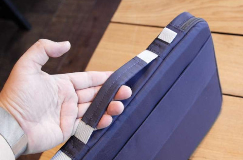 Mala com computador portátil