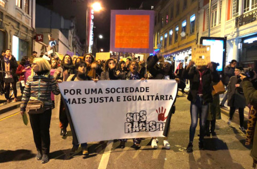 Faixa SOS Racismo