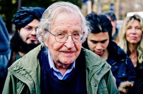 Noam Chomsky. Foto de Andrew Rusk.
