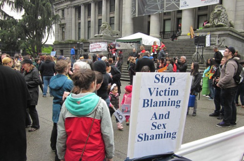 Cartaz na Slutwalk de Vancouver em 2011.