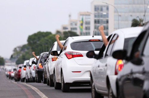 Motoristas de aplicações protestam em frente ao congresso brasileiro. Outubro de 2017.