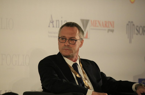 Carlo Bonomi, presidente da associação patronal italiana desde maio, apresentou um "caderno de encargos" pesado para o Estado. Foto de Assianir/wikimedia commons.
