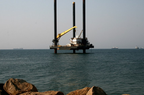 Plataforma petrolífera ao largo de Luanda.