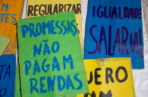 Cartazes contra a precariedade. Foto dos Precários Inflexíveis.