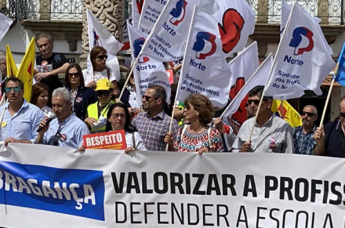 Professores em protesto esta segunda-feira em Bragança na última semana da greve rotativa por distritos. Foto da Fenprof.