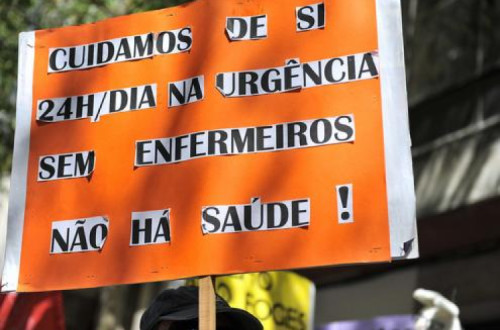 Enfermeiros e enfermeiras lutam pelas 35 horas, pela contratação de mais profissionais e pelo pagamento do trabalho extraordinário