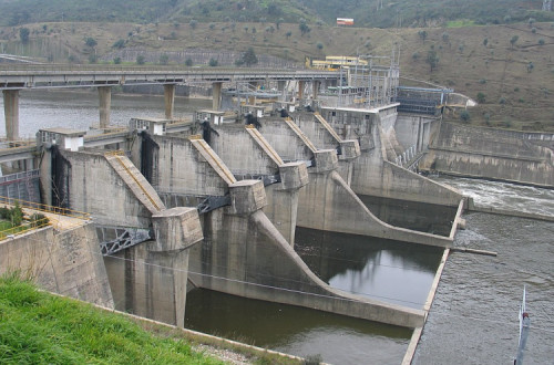 Barragem do Fratel. Foto jlrsousa/wikimedia commons.