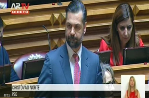 O deputado do PSD Cristovão Norte foi a França ver o jogo Hungria-Portugal, a convite de um amigo pessoal da Galp, mas foi a empresa que lhe pagou a viagem