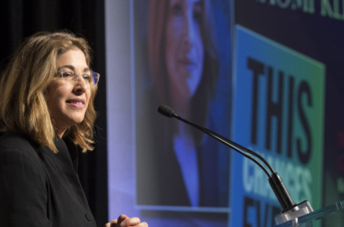 A obra This Changes Everything – Capitalism vs Cimate de Naomi Klein assume especial importância para ativistas e cidadãos que ambicionam a preservação de recursos naturais
