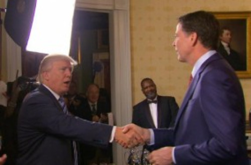 Donald Trump com James Comey na Casa Branca. 