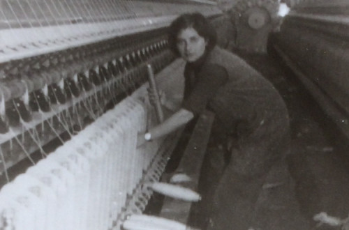 Ana Rosenheim a trabalhar na fábrica de lanifícios na Covilhã, 1973.