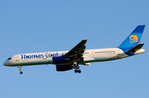 Avião da Thomas Cook – foto de Liam J McManus/flickr, Manchester Airport Photostream