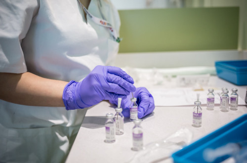 bancada de preparação de medicamentos