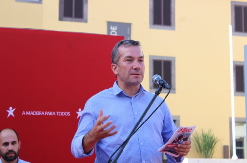 Paulino Ascenção defendeu “uma Madeira para todos, sem senhorios, sem donos, onde todos tenhamos oportunidade de realização profissional, onde o futuro seja para todos e não seja só para alguns" - Foto de Bloco de Esquerda Madeira
