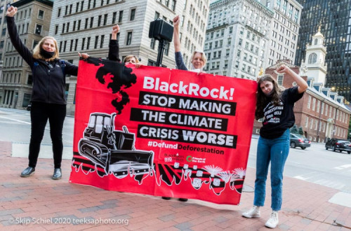 Protesto em Boston contra a BlackRock. Foto de stopthemoneypipeline.