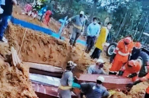 Vala comum no cemitério do Tarumã, em Manaus, Brasil. Fotos Públicas.