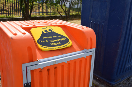 Ponto de recolha de óleos usados. Foto Emissora das Beiras. 