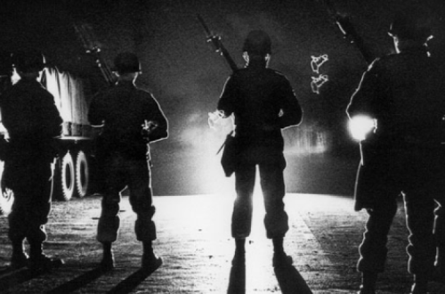 Tropas nacionais em Orangeburg, Carolina do Sul, fevereiro de 1968. Fotografia de Bill Barley.