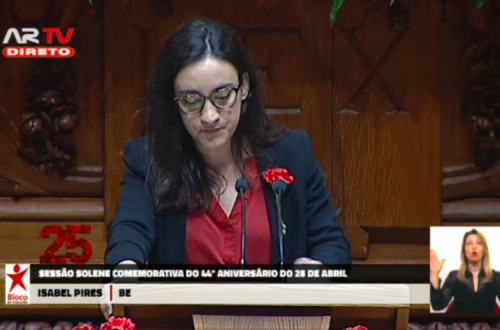 A deputada mostrou-se ainda solidária com os “ assassinatos políticos das ruas brasileiras”, garantindo que não trocará “a indignação pelo silêncio ou a insubmissão de consciência pela conformação”. “Nenhum golpe antidemocrático passará sem a nossa denúncia”, afirmou.