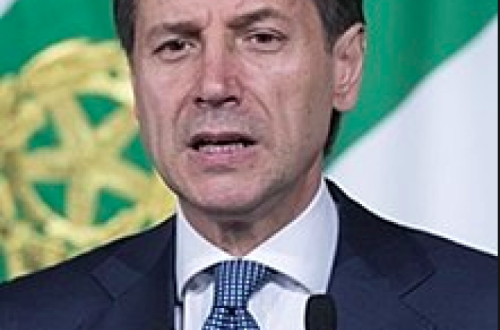 Este domingo, o presidente Sergio Mattarella rejeitou o nome Savona para a pasta de Economia, o que terá sido determinante para a decisão de Conte.