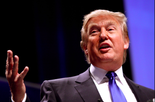 Trump saiu mais cedo da cimeira do G7, deixou uma mensagem de satisfação para com o que lá se passara e, minutos depois, dissociou-se do comunicado final.