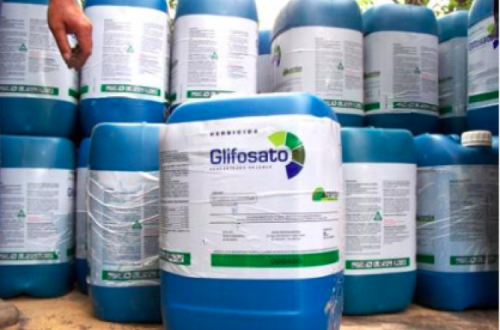 “Há provas científicas convincentes de que a substância provoca cancro em animais de laboratório e provas limitadas de que também o faz no ser humano,” pode ler-se na petição.