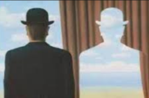Tendo sido influenciado por Breton, Ducjhamp, Miró, Dali e Chirico, mostrou a sua irreverência, subvertendo a realidade a partir das coisas simples do dia-a-dia.