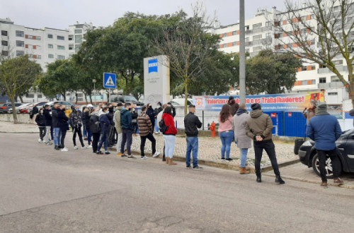 A greve na Carl Zeiss Vision prolonga-se até às 24 horas de segunda-feira - Foto da CGTP