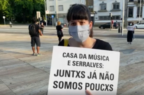 Foto do protesto junto à Casa da Música