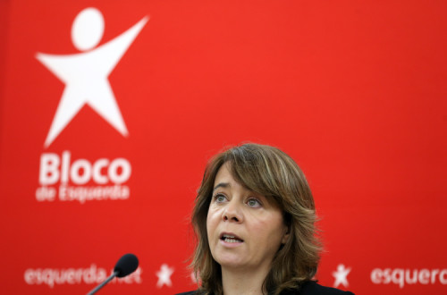 “Àqueles a quem se exige especiais restrições da atividade económica em nome da Saúde pública é também devido apoio solidário”, argumenta.