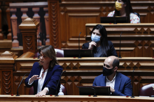 "Uma governação de curto prazo não responde à mais longa pandemia das nossas vidas", disse Catarina Martins. Foto António Cotrim, Lusa.