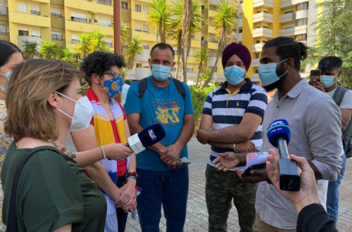 Catarina Martins com os trabalhadores que a recebram – Foto esquerda.net